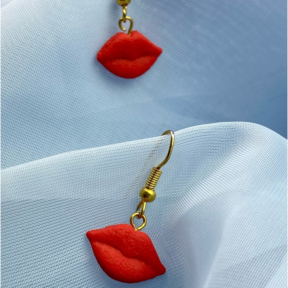 KISS EARRINGS